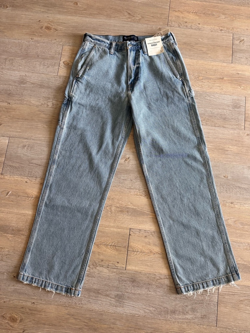 Abercrombie & Fitch Men's Light Blue Straight Jeans - Picture 4 of 7
